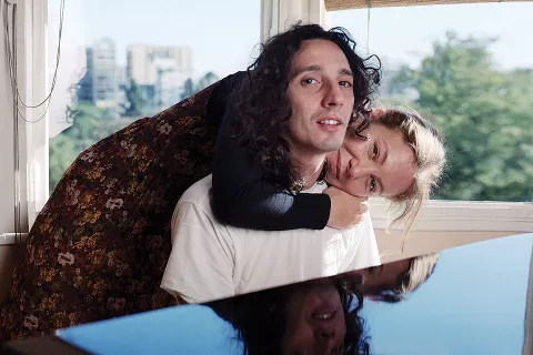 El amor después del amor: Fito Páez y su apasionada historia de amor con Cecilia Roth Fito Páez y Cecilia Roth, en el departamento del músico en Palermo, justo antes de El amor después del amor.