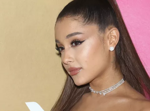 Ariana Grande habló de las críticas sobre su apariencia: "El cuerpo con el que me comparan, es mi versión menos saludable" Ariana Grande habló sobre las críticas de su cuerpo.