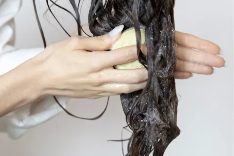 Champú ecológico: este es el paso a paso para hacerlo en tu casa Paso a paso para hacer champú ecológico en casa.