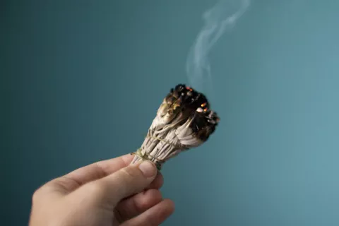 Estos son los 5 rituales más poderosos para eliminar la energía negativa 5 rituales para espantar las malas energías.