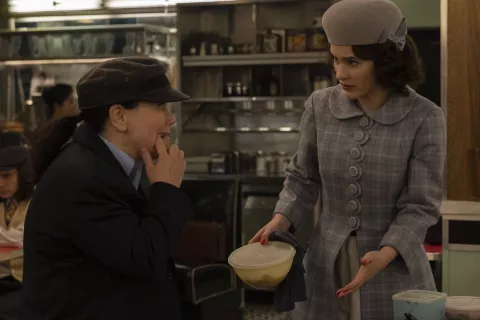 The Marvelous Mrs. Maisel estrenó su última temporada en Amazon Prime Video.
