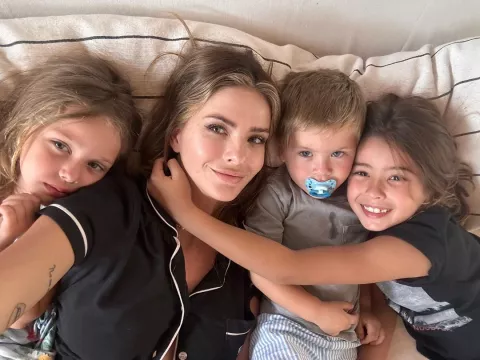 China Suárez: el divertido challenge viral de TikTok que hizo con sus hijos La China Suárez compartió en redes la divertida coreo con su hija Magnolia.