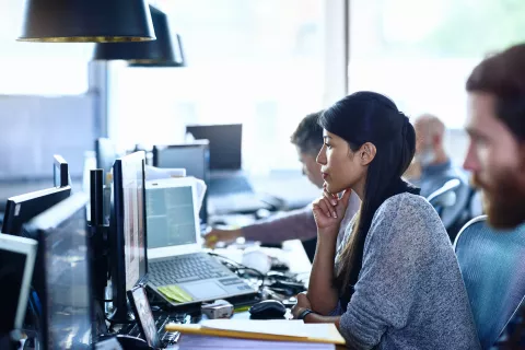 Mujeres en tecnología: 8 de cada 10 atravesaron situaciones de violencia en su trabajo Mujeres en tecnología: persiste la desigualdad con los varones.