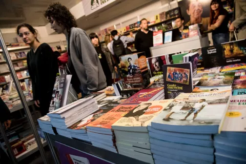 Feria del Libro 2023: qué promociones hay para comprar las entradas Este jueves inaugura la Feria del libro.