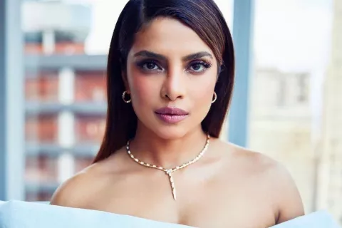 Priyanka Chopra: el increíble vestido estilo princesa de Disney con un moño gigante Priyanka Chopra dejó a todos sin palabras con su vestido de princesa.