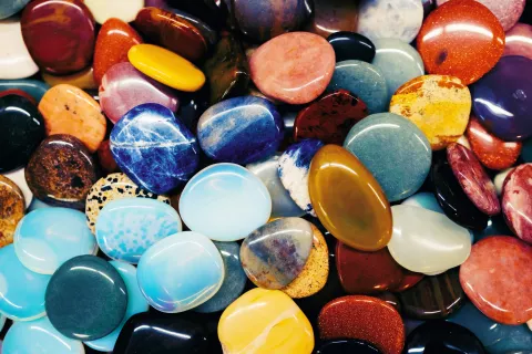 ¿Cuáles son los cristales ideales para iniciarte en el mundo cristalino? Cristales: ¿cuáles son los imprescindibles para iniciarte?