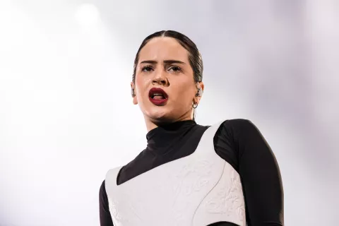 Rosalía: su contundente respuesta a la foto falsa en la que aparece desnuda A través de Twitter Rosalía habló sobre la foto falsa que se viralizó en redes.