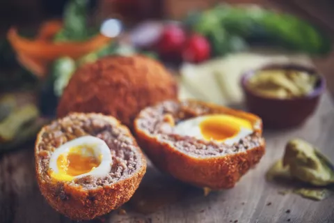 Huevo escocés: cómo es la receta del plato que más le gustó a Martitegui anoche en Masterchef Huevo escocés: paso a paso para hacerlo en casa.