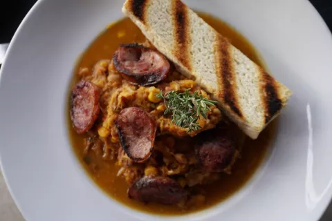 Locro casero y súper potente.