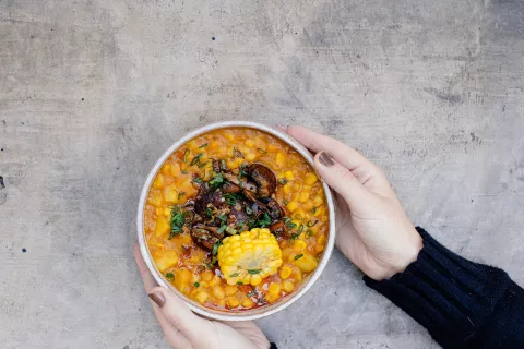 Locro vegano para el 25 de Mayo: una receta de 3 pasos que reinventa al clásico plato argentino Receta de locro vegano.