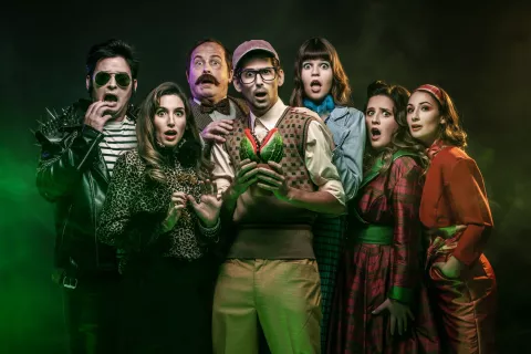 Teatro en Buenos Aires: por qué no deberías perderte La tiendita del horror La tiendita del horror y su elenco a pleno.
