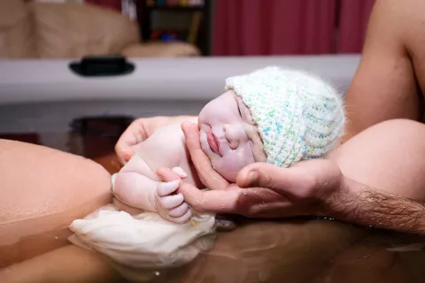 Parto en el agua: ¿cuáles son las condiciones para poder elegirlo? Parto acuático: ¿en qué consiste?