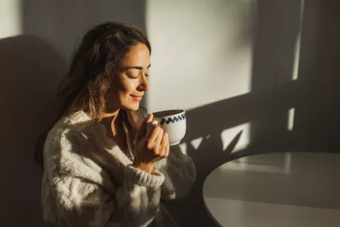 El hábito secreto que nos da felicidad y reduce el estrés Ser amables con nosotros mismos es un paso para sentirnos mejor.