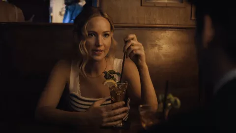 Cines argentinos: 10 películas que llegan durante junio 2023 Jennifer Lawrence tiene un trabajo peculiar en Hazme el favor.