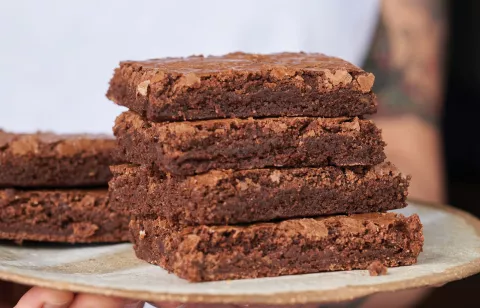 Brownie de chocolate: una receta fácil e ideal para los amantes de lo dulce Receta de brownie saludable con tres ingredientes.