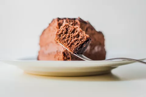 Receta: budín de chocolate con zucchini y coco para una merienda saludable Budín de chocolate con zucchini y coco