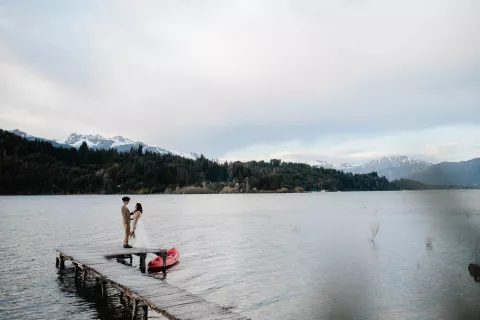 Bodas destino: qué son, cómo organizarlas y cuáles son los lugares de Argentina más elegidos para casarse Bariloche, uno de los destinos más elegidos