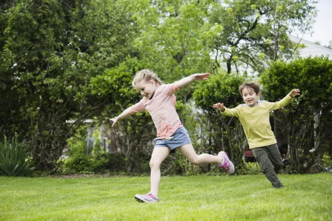 Infancias: estos son los 5 beneficios de incentivar la actividad física en los chicos Por qué es clave que los chicos hagan actividad física.