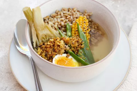 Sopa de vegetales, con cebada y huevo: la receta para que te salga deliciosa Sopa de vegetales, con cebada y huevo