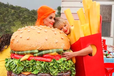 Taylor Swift y Katy Perry: la verdadera historia detrás de la polémica pelea entre las cantantes Luego de años de rumores, las cantantes se unieron para enviar un mensaje de apoyo y tolerancia a la comunidad LGBTIQ+.