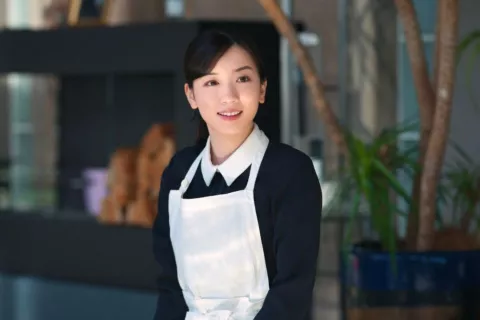 Esta serie japonesa se convirtió en furor en Netflix y te mantendrá enganchado hasta el final Mei Nagano es la protagonista de Cenizas del pasado.
