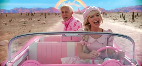 Barbie: llega a los cines la película protagonizada por Margot Robbie Barbie y Ken de camino al mundo real y a crear un fenómeno.