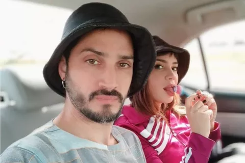 Celeste Cid anunció su compromiso con Abril Sosa: la romántica propuesta de casamiento Celeste Cid y el músico Abril Sosa se casan: así fue su especial anuncio en las redes sociales.