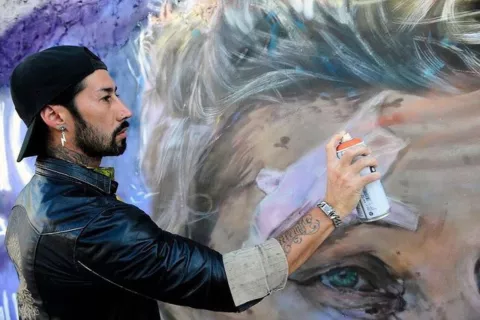 Leo Messi: quién es el artista que hizo el mural del jugador argentino como encargo de David Beckham Quién es el artista argentino autor de los dos murales de Messi en Miami.