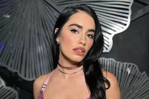 Lali: el encandilante look con el que presentó Nochentera remix, su nuevo tema con Vicco.