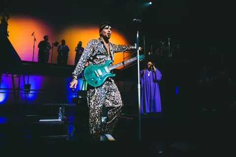 Dante Spinetta presentó "Mesa Dulce" en el Teatro Ópera: un banquete del funk y la alegría Con una banda de 10 músicos, Dante Spinetta entregó una maratón de funk en el Teatro Ópera