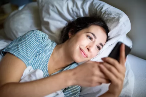 ¿Qué dice el Feng Shui de dormir con el celular cerca? ¿Qué dice el Feng Shui de dormir con el celular cerca?