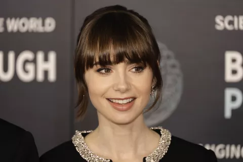 Lily Collins será la muñeca en la película de Polly Pocket Lilly Collins.