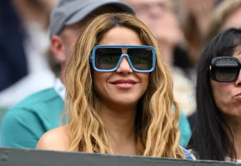 Shakira: el inolvidable full denim que eligió para su sorpresiva aparición en Wimbledon Shakira dijo presente en Wimbledon y sorprendió a todos con su look.