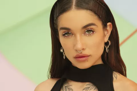 María Becerra se comprometió con J Rei: "Me dijo que sí" María Becerra se comprometió con J Rei y la feliz pareja lo anunció en Instagram.