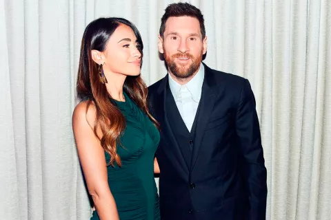 El look casual de Antonela Roccuzzo junto a Lionel Messi que causó furor en las redes Lionel Messi y Antonela Roccuzzo, otra vez con looks que rompen las redes.
