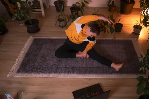 Yoga para dormir: ejercicios para un buen descanso El yoga puede ayudar a un descanso reparador.