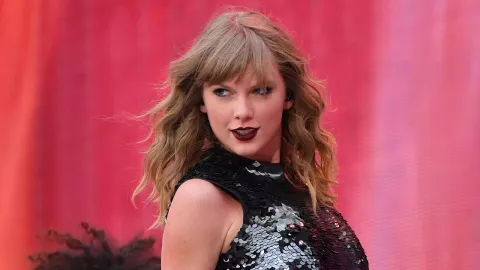 Taylor Swift presentó la regrabación de su tema “Look What You Made Me Do”