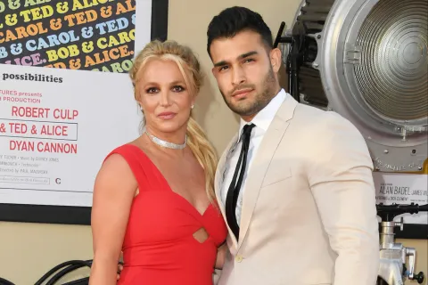 Britney Spears en medio de rumores de infidelidad, anuncia su separación de Sam Asghari La escandalosa separación de Britney Spears y Sam Asghari.
