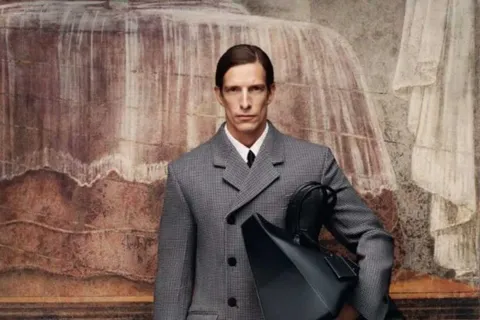 Iván de Pineda protagoniza la nueva campaña de Salvatore Ferragamo Iván de Pineda protagoniza la nueva campaña de Salvatore Ferragamo