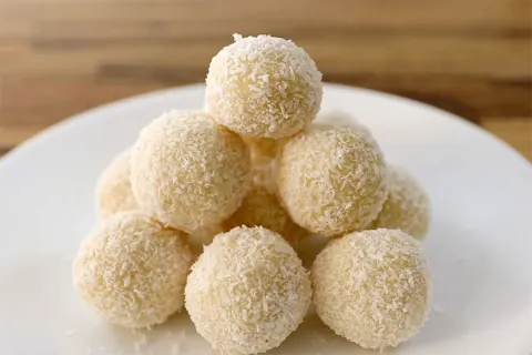 Trufas de coco y chocolate blanco: una receta rica y fácil para hacer en casa Trufas de coco y chocolate blanco: una receta rica y fácil para hacer en casa.