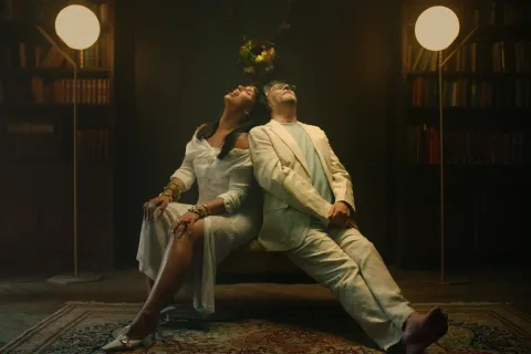 Fito Páez: estrenó el videoclip de La Verónica, con Nathy Peluso Fito Páez se unió con Nathy Peluso para el videoclip estreno de "La Verónica".