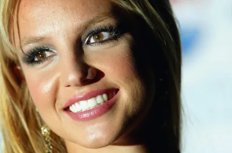 Frosted eyes: el maquillaje que fue furor en los 90 gracias Britney Spears y que hoy vuelve con todo Cómo son los frosted eyes, el maquillaje furor de los 90.