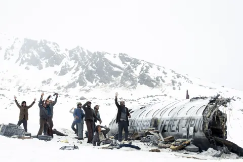 La sociedad de la nieve: tráiler de la película de Netflix que revive la tragedia de los Andes Netflix dio a conocer el impactante tráiler de La sociedad de la nieve, la nueva producción que revive la tragedia de los Andes.