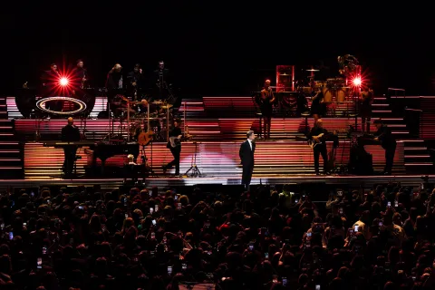 Luis Miguel: Mhoni Vidente predice cómo será la vida del cantante en los próximos meses Luis Miguel, en un show impecable en el primero de sus conciertos en el Movistar Arena