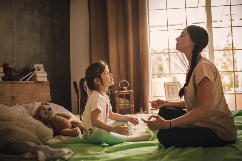 Meditación para niños: beneficios y claves para enseñarles esta técnica de relajación meditacionninos_principal.jpg