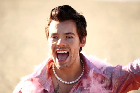 Harry Styles donará 6,5 millones de dólares recaudados en su Love on Tour a distintas causas benéficas Harry Styles donará 6,5 millones de dólares recaudados en su Love on Tour a distintas causas benéficas.