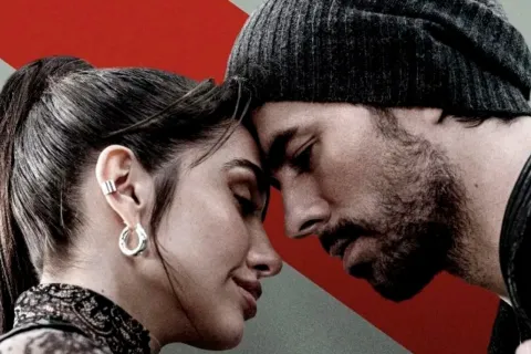Dejá todo lo que estás haciendo y poné Así es la vida, el nuevo videoclip de María Becerra y Enrique Iglesias María Becerra estrenó el video de su nueva canción con Enrique Iglesias.