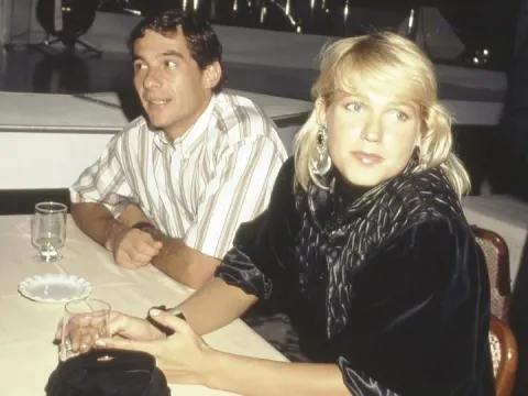 La trágica historia de amor entre Xuxa y Ayrton Senna A fines de los 80, la conductora infantil Xuxa y el piloto automovilístico Ayrton Senna vivieron un apasionado romance.