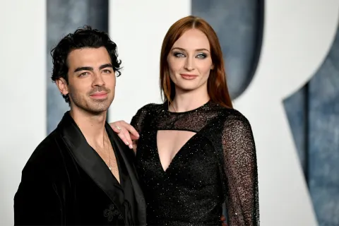 Joe Jonas y Sophie Turner: se complicó el divorcio por la tenencia de sus hijos Joe Jonas y Sophie Turner, en trámites de divorcio: los motivos de la separación.