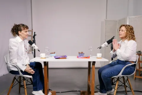 Ternura en pareja: la importancia de los pequeños gestos del día a día Host Jose de Cabo junto a la invitada Pata Liberati.